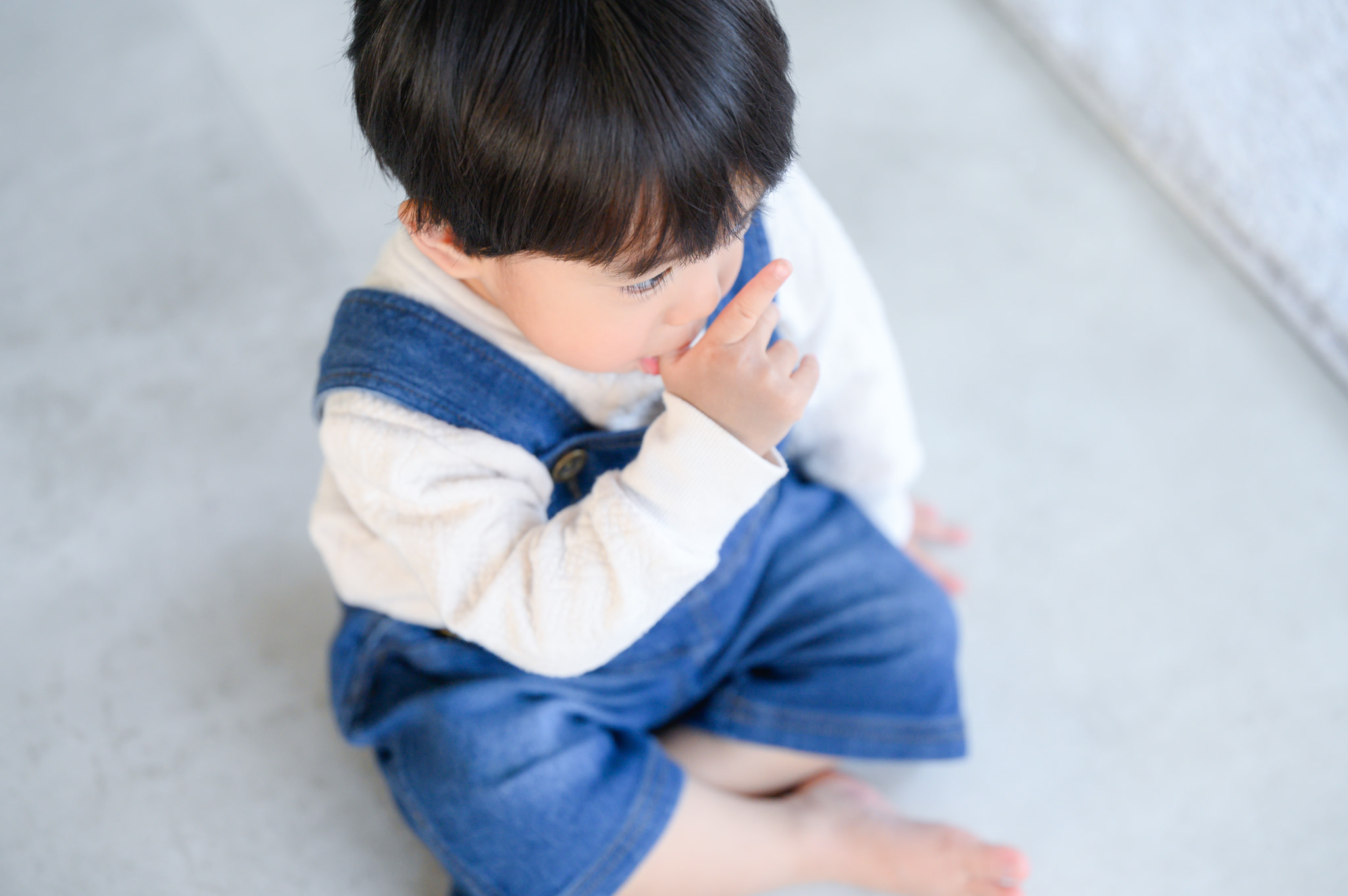 歯並びが悪くなる原因の指しゃぶりをする子ども